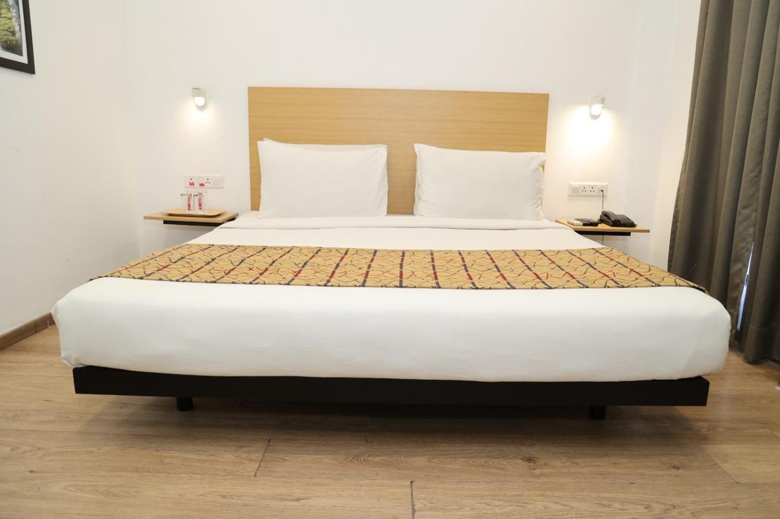 Crayon Hotels جاندي نجر المظهر الخارجي الصورة