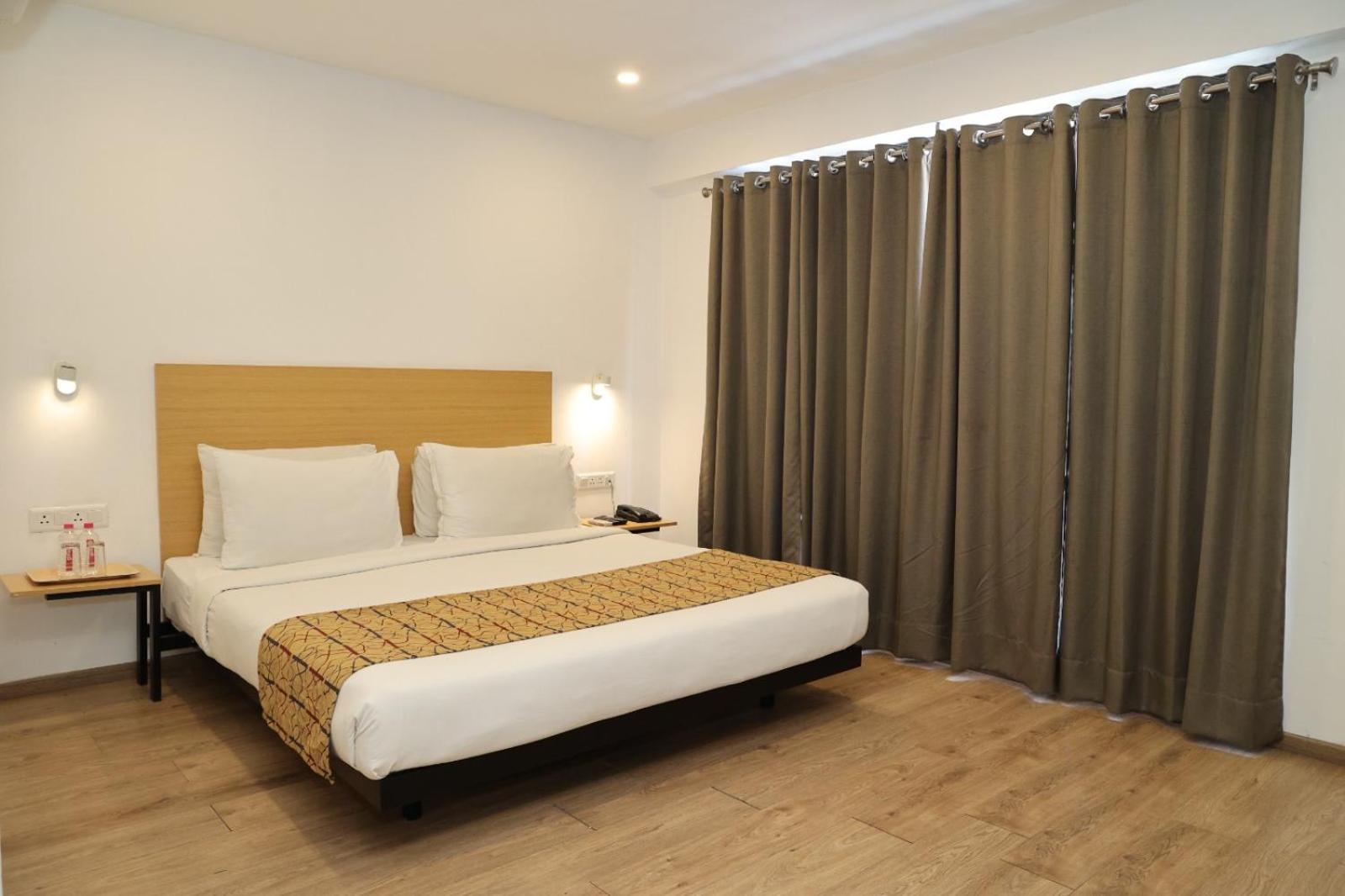 Crayon Hotels جاندي نجر المظهر الخارجي الصورة